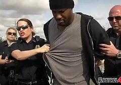 Amator Raper face un sex foarte fierbinte în Trei cu două Femei cu Sânii Mari Polițiști de sex feminin