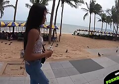 Teenie Thai Mädchen liebt großen Penis