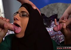 Κρίνος δεξλάνδης έφηβη ψεκασμός απελπισμένη άραβικό γυναίκα fucks για χρόνο