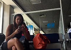 Откровенное горячее бразильское ступни сгоэплат болтается в аэропорту