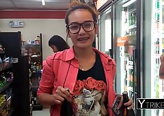 Filipina blondýny teen with small tatto loves mezirasové pov