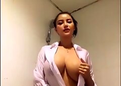 Humungous Tits Thai Jente Dusj i personlig leilighet