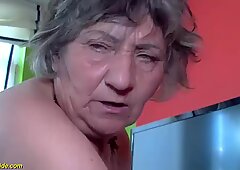 80 ετών γιαγιούλα καθιστός διαφυλετικό