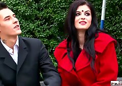 Koena Mitra & Farden Khan em Indianas Bollywood Sex Song!